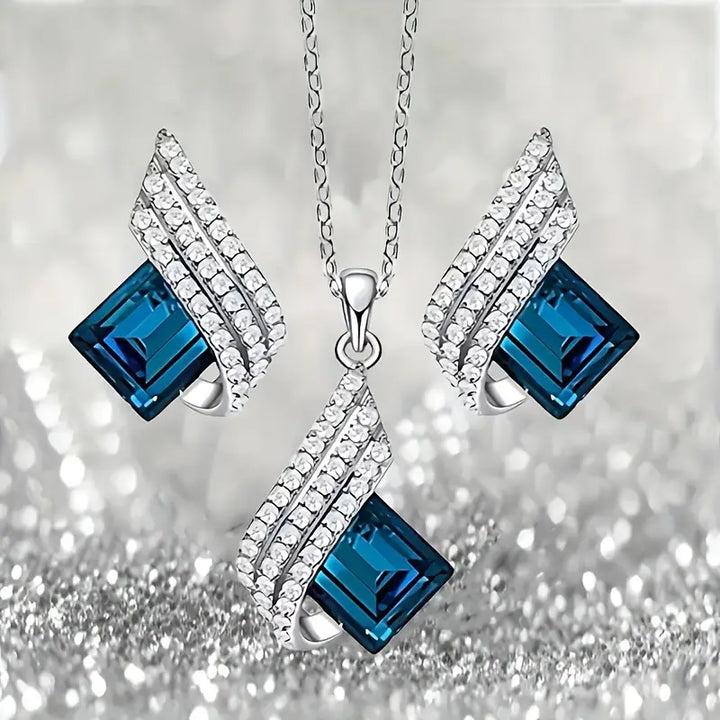 Silver Necklace Gráinne with Sapphire