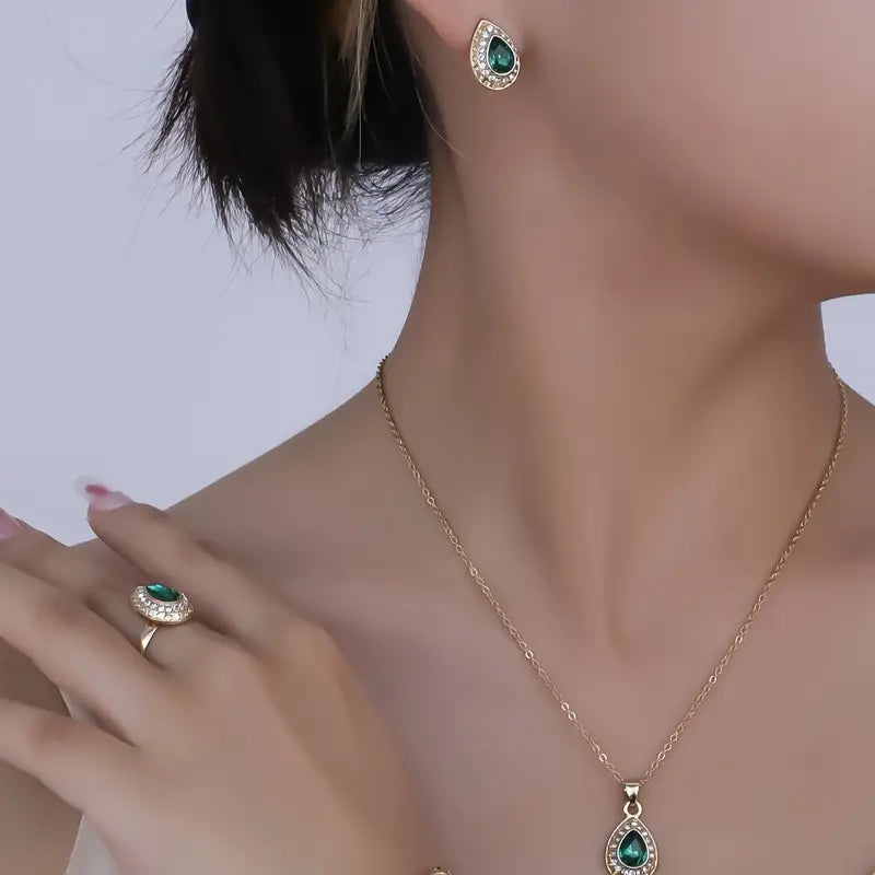 Gold Jewellery Set Íde with Emerald Teardrop