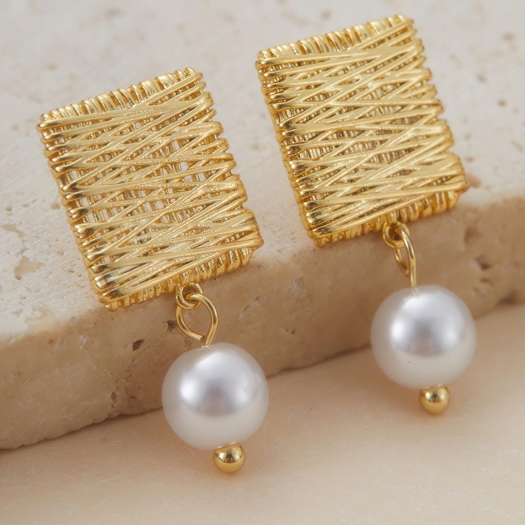 Gold Drop Earrings Riona with Woven Square and Pearl