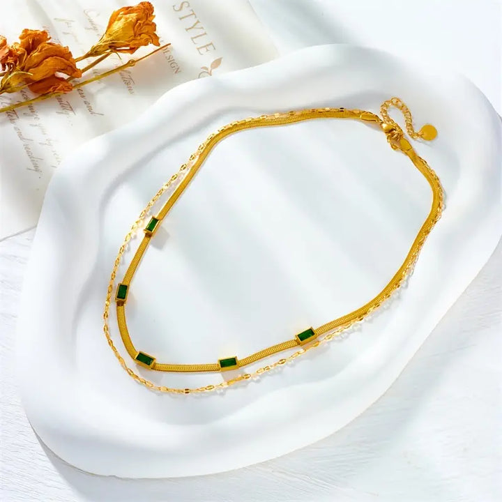 Gold Necklace Caoimhe with Emerald