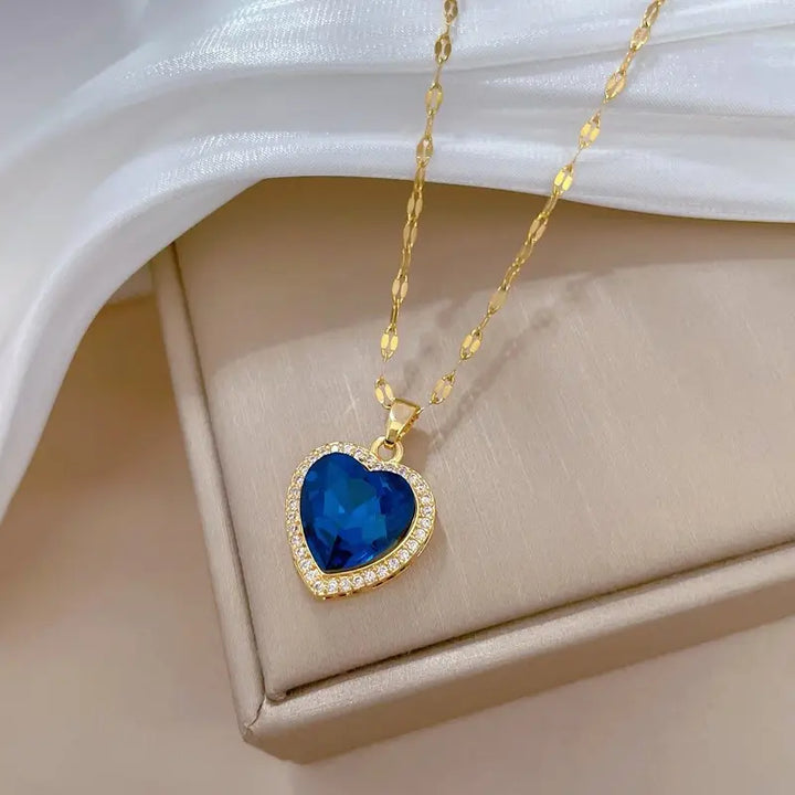Gold Necklace Clíona with Sapphire Heart