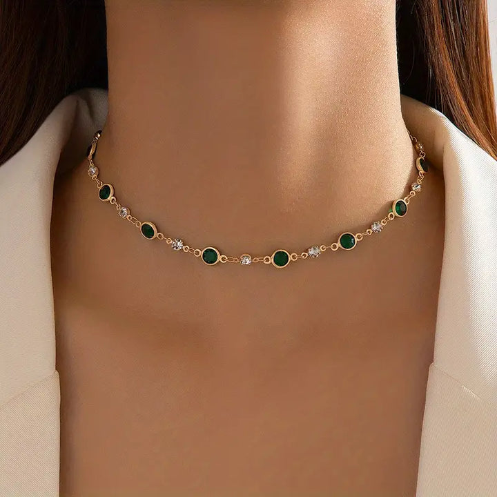 Gold Necklace Bríd with Emerald Green Crystals