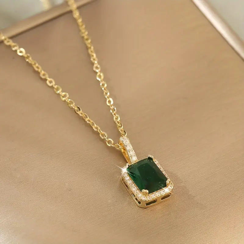 Gold Necklace Eithne with Emerald