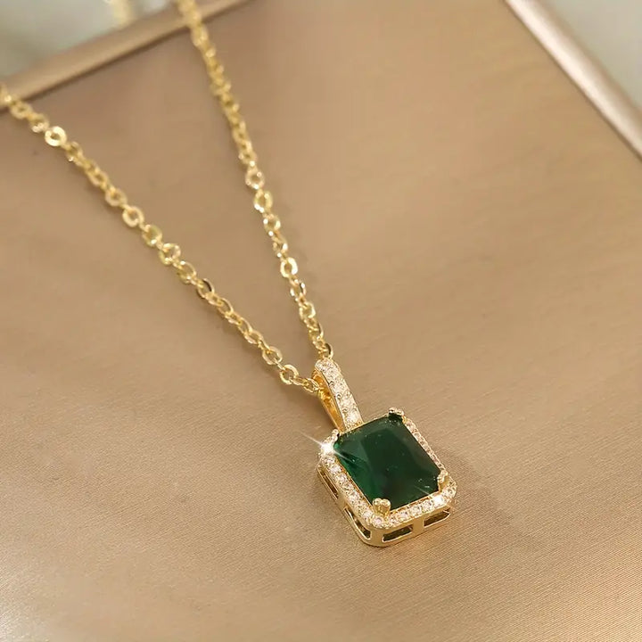 Gold Necklace Eithne with Emerald
