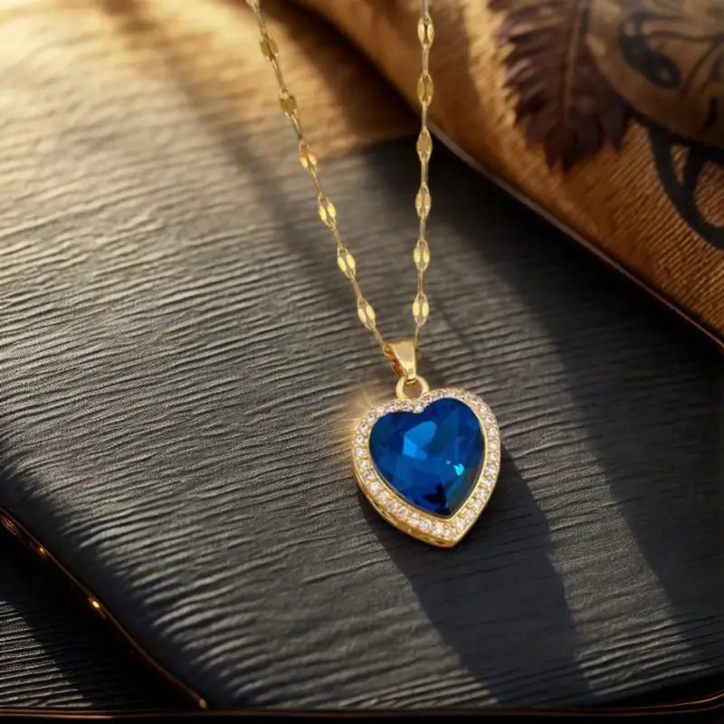 Gold Necklace Clíona with Sapphire Heart