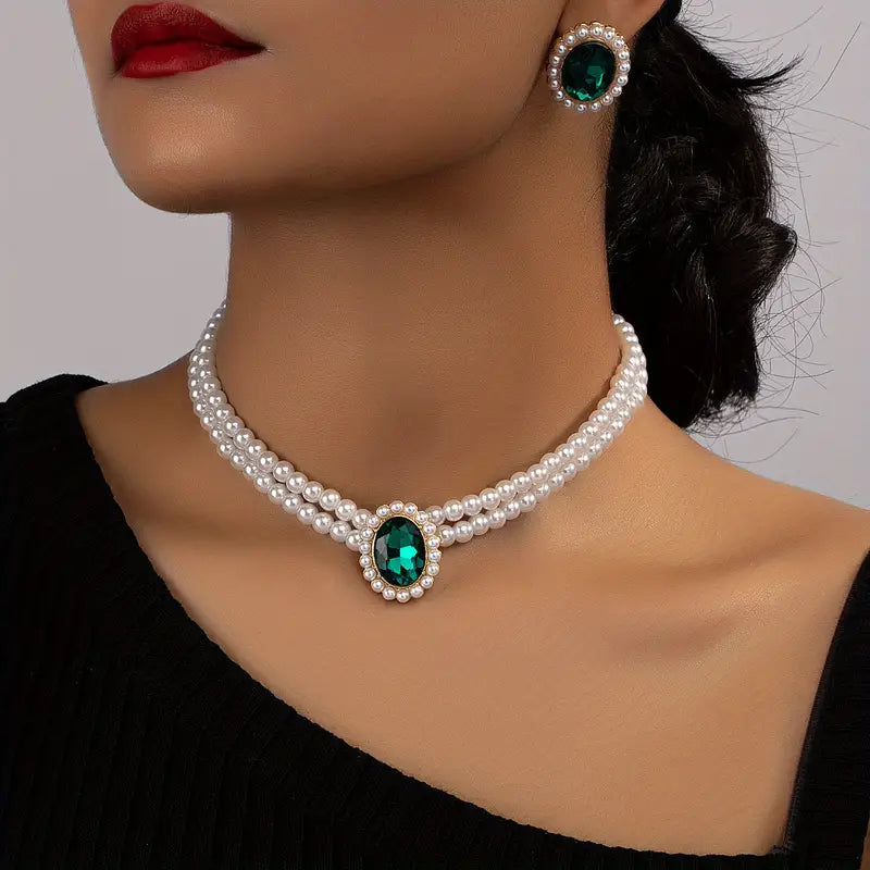 Gold Pearl Necklace Muirne with Emerald