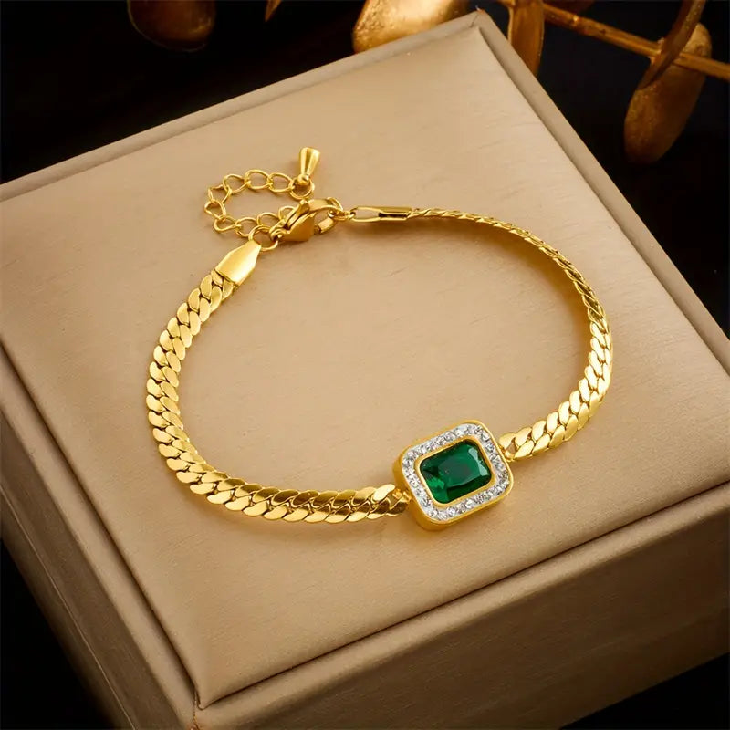 Gold Chain Bracelet Fiadh with Emerald Pendant