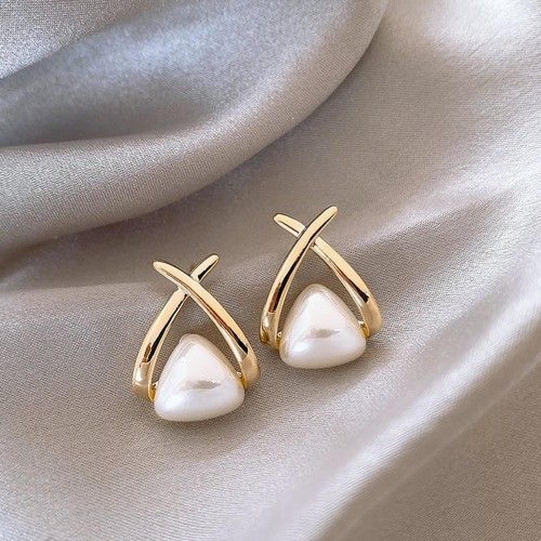 Gold Stud Earrings Darina with Pearl