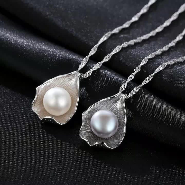 Silver Necklace Dingle with Shell and Pearl