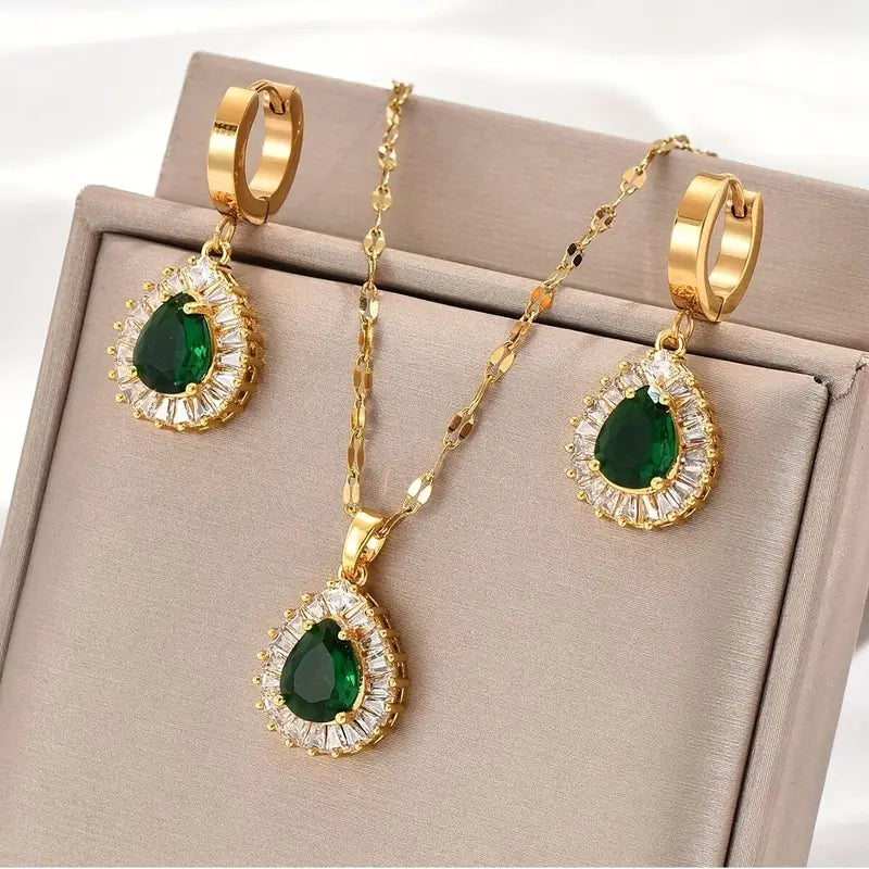 Gold Necklace Muirne with Emerald