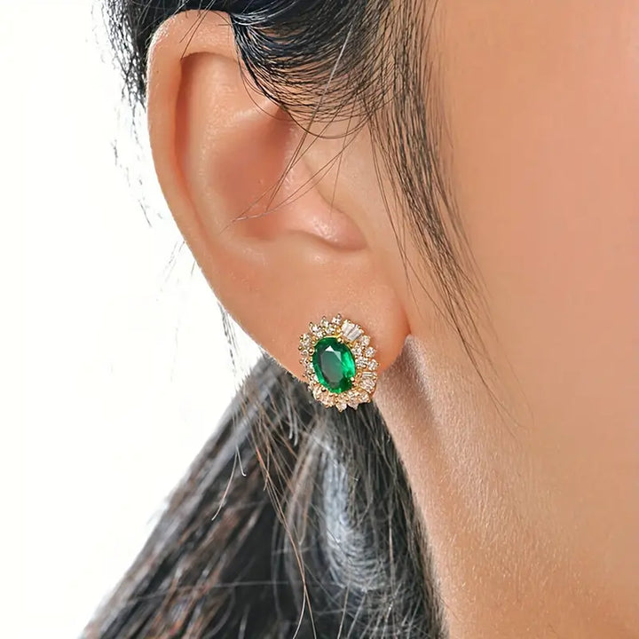 Gold Stud Earrings Órla with Emerald