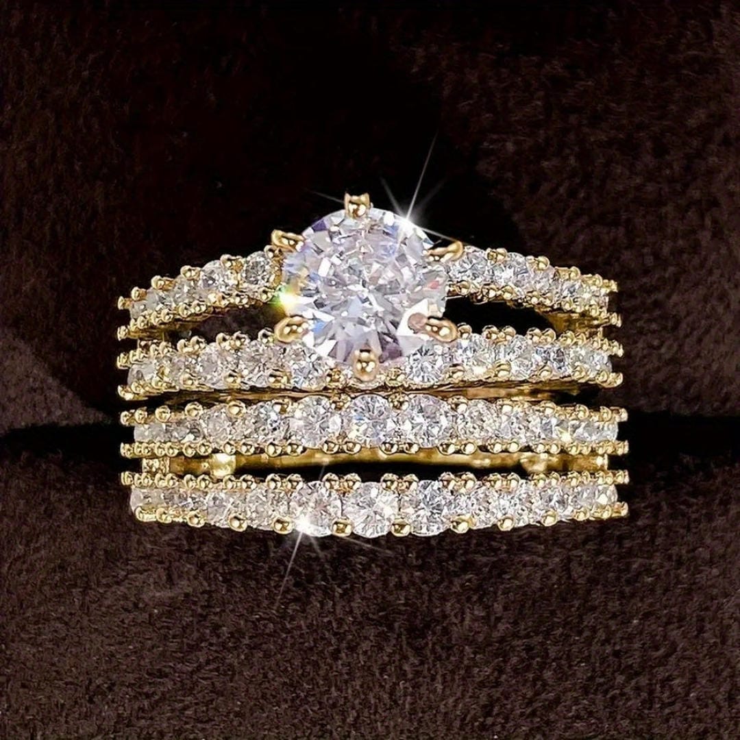 Gold Ring Set Aisling with Crystal Halo
