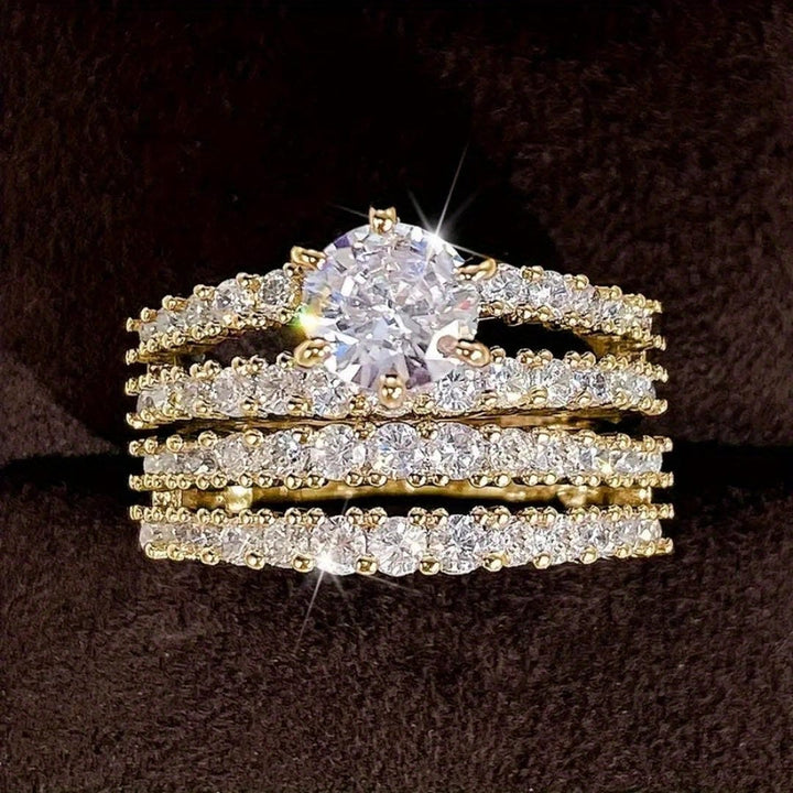 Gold Ring Set Aisling with Crystal Halo