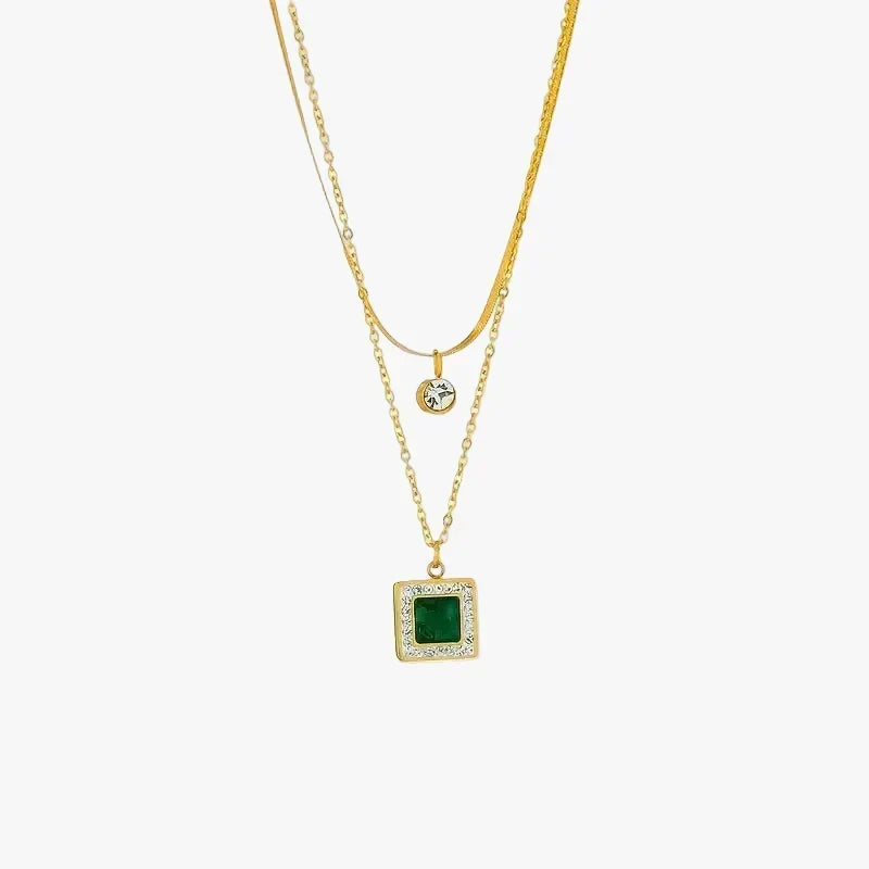 Gold Layered Necklace Órlaith with Emerald