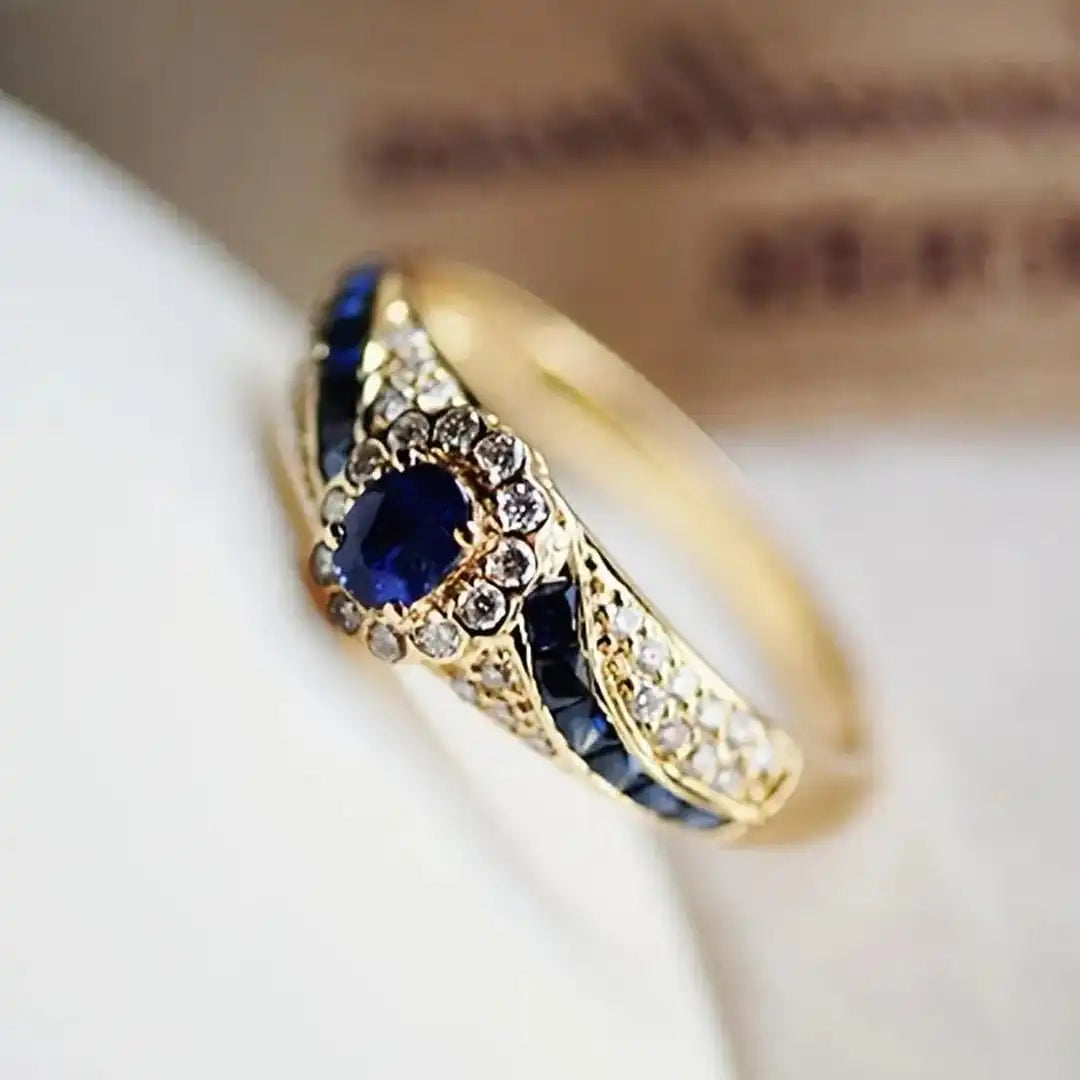 Gold Ring Eabha with Blue Sapphire