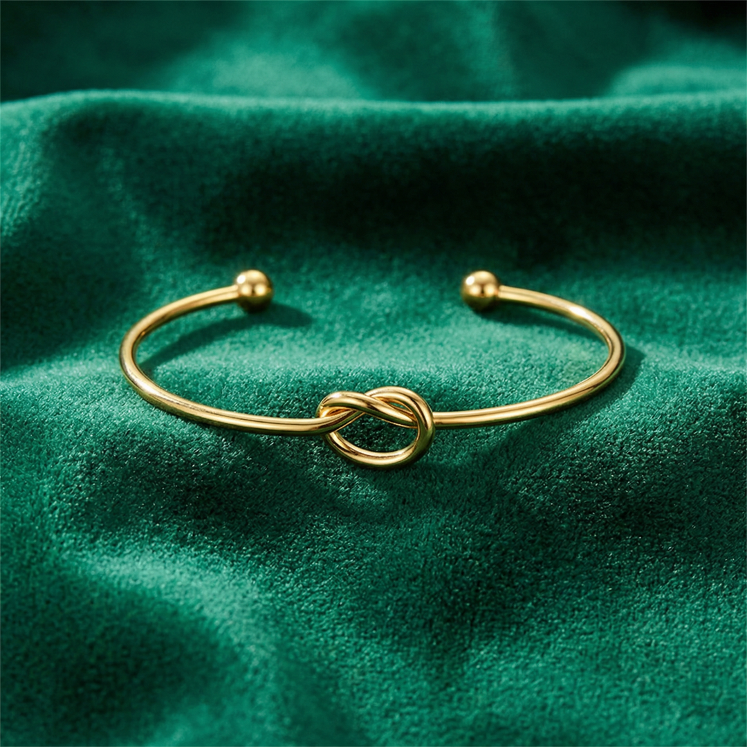 Gold Cuff Bracelet Sinéad with Love Knot