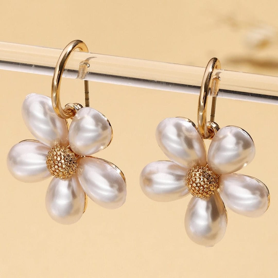 Gold Drop Earrings Órlaith with Pearl Flower