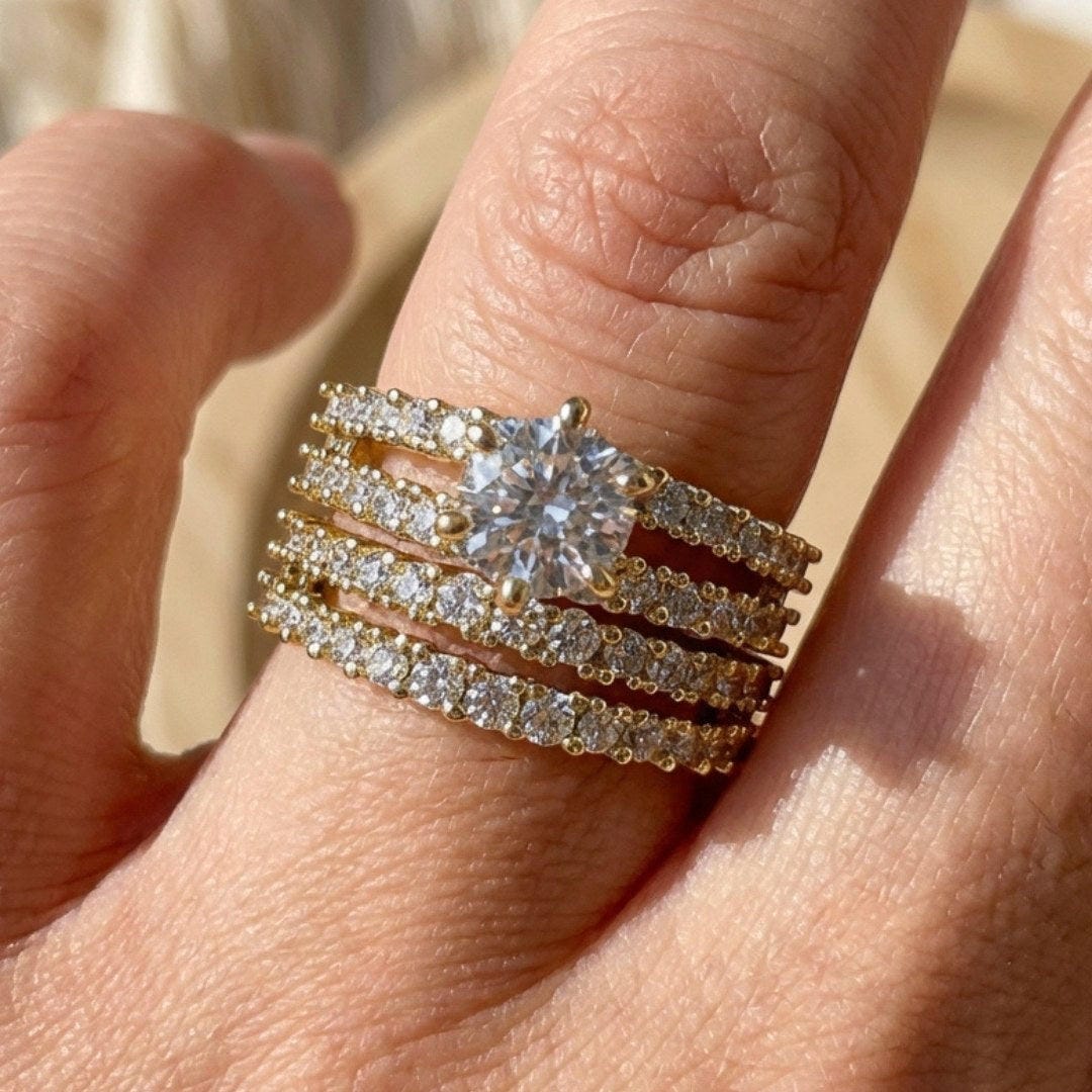 Gold Ring Set Aisling with Crystal Halo