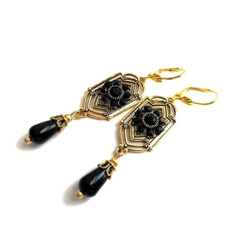 Silver Drop Earrings Fiadh with Black Crystals
