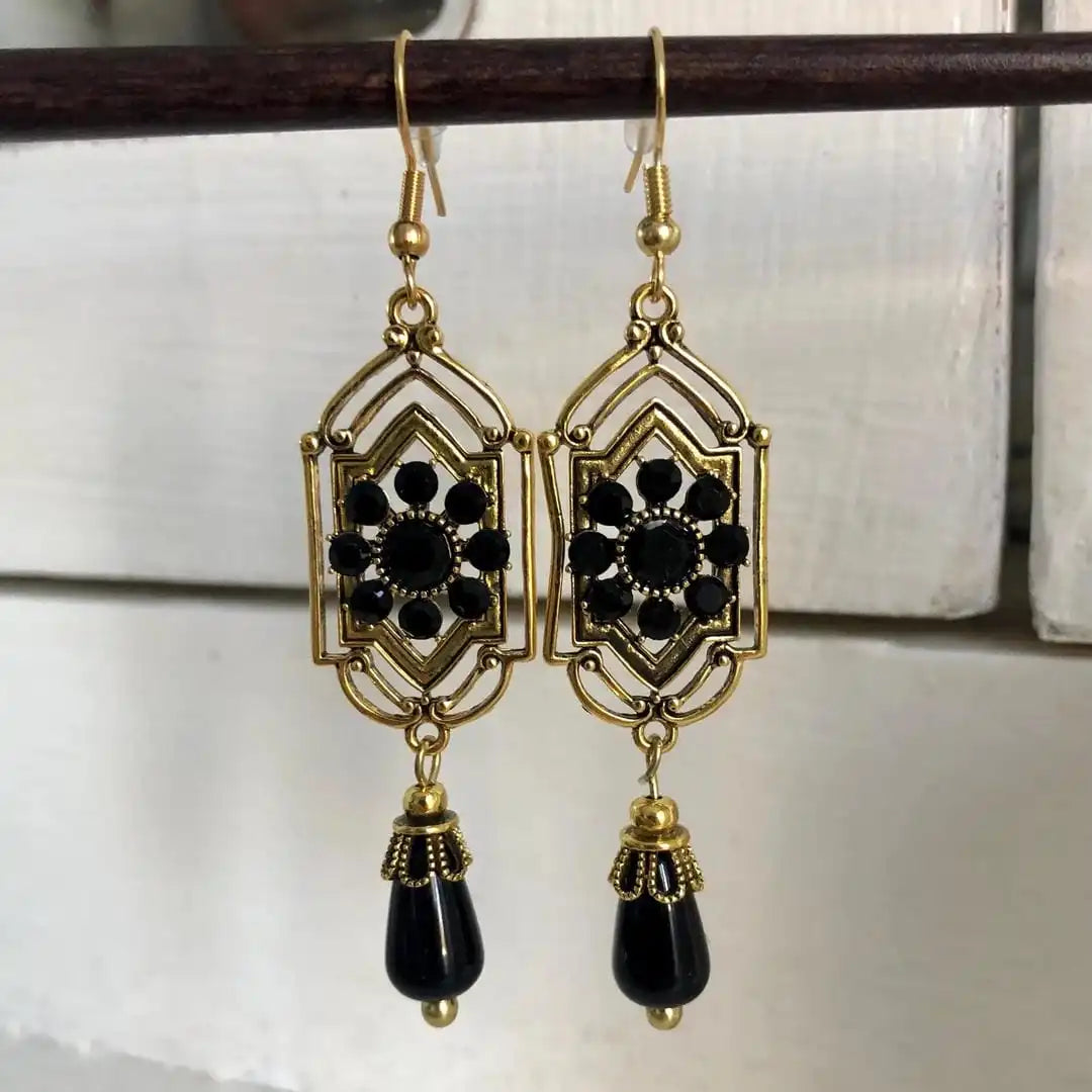 Silver Drop Earrings Fiadh with Black Crystals