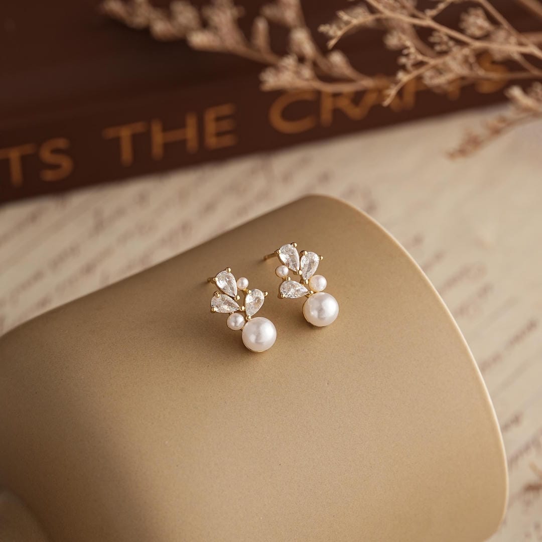 Gold Stud Earrings Eithne with Pearls and Crystals