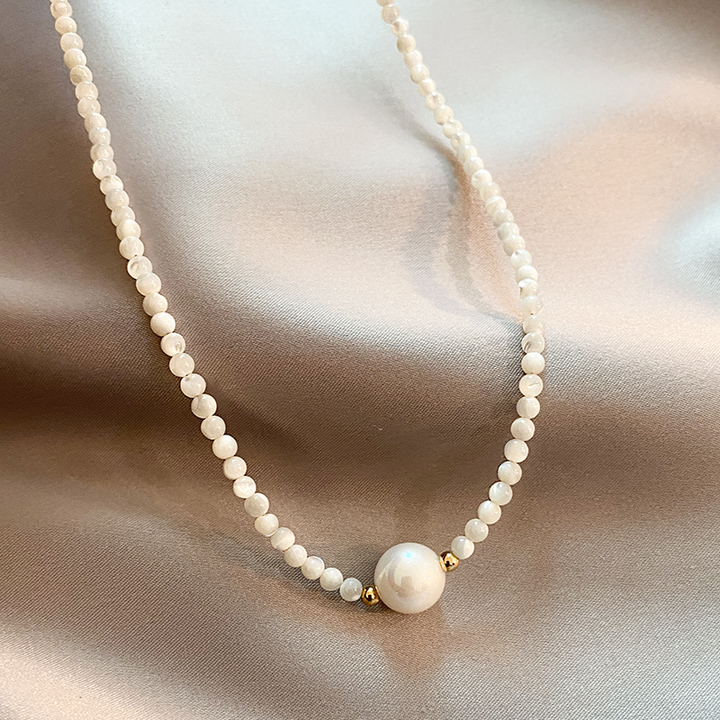 Pearl Beaded Necklace Killarney with Gold Accent