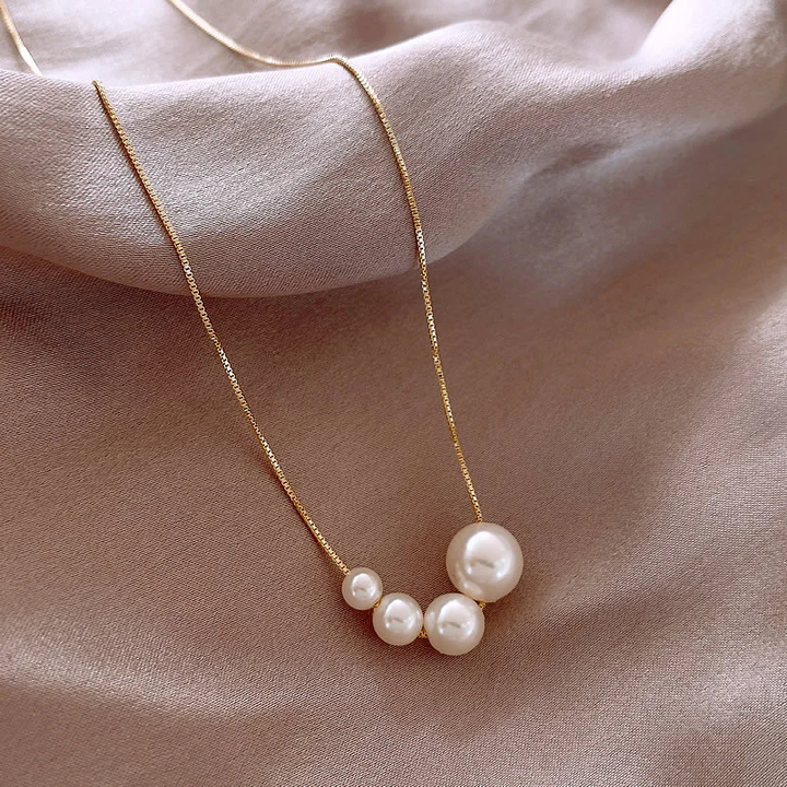 Gold Necklace Nuala with Pearl Cluster