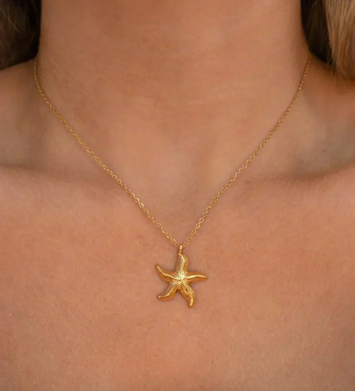 Gold Necklace Maeve with Starfish Motif