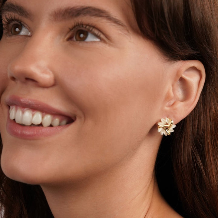 Gold Stud Earrings Bríd with Floral Crown Design