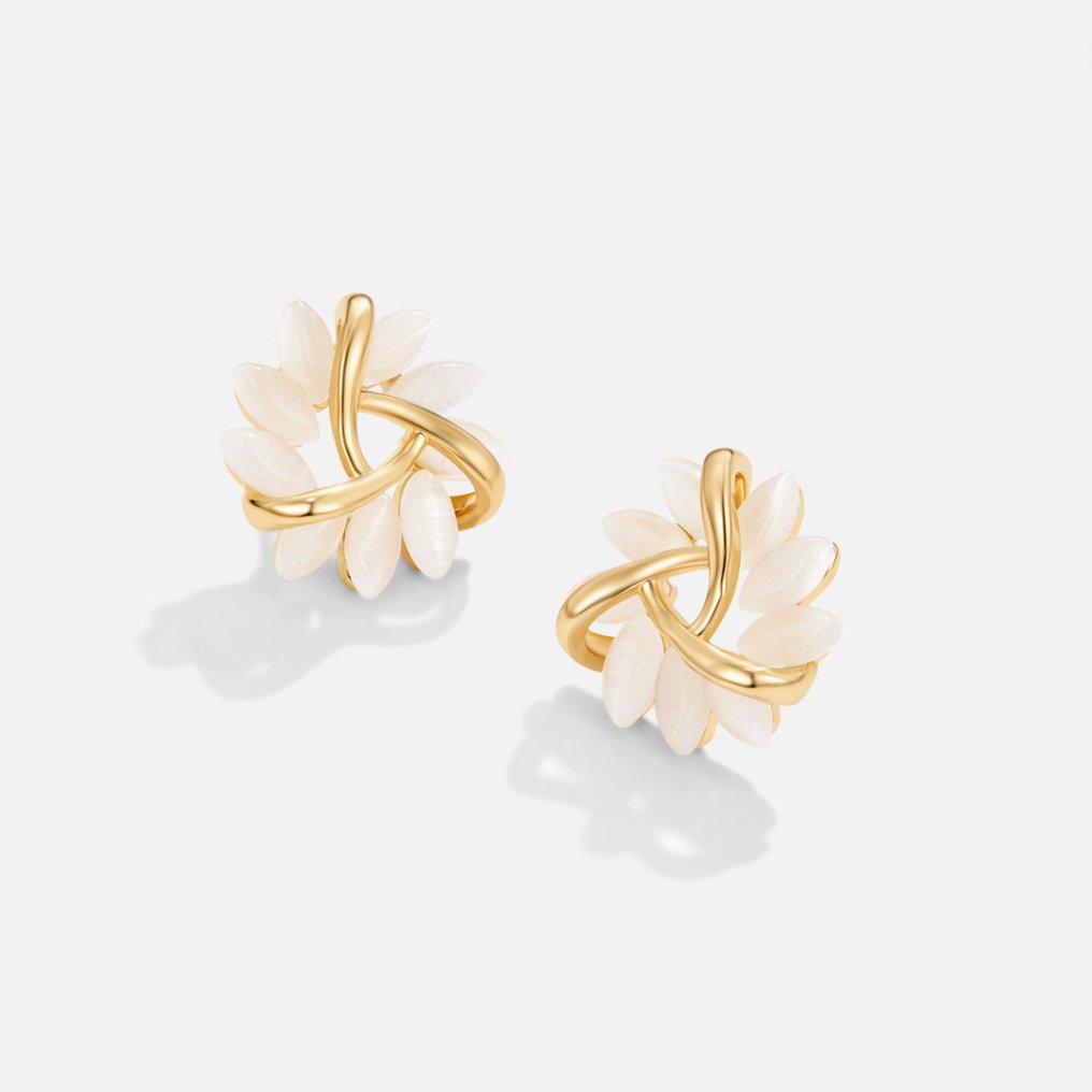 Gold Stud Earrings Bríd with Floral Crown Design