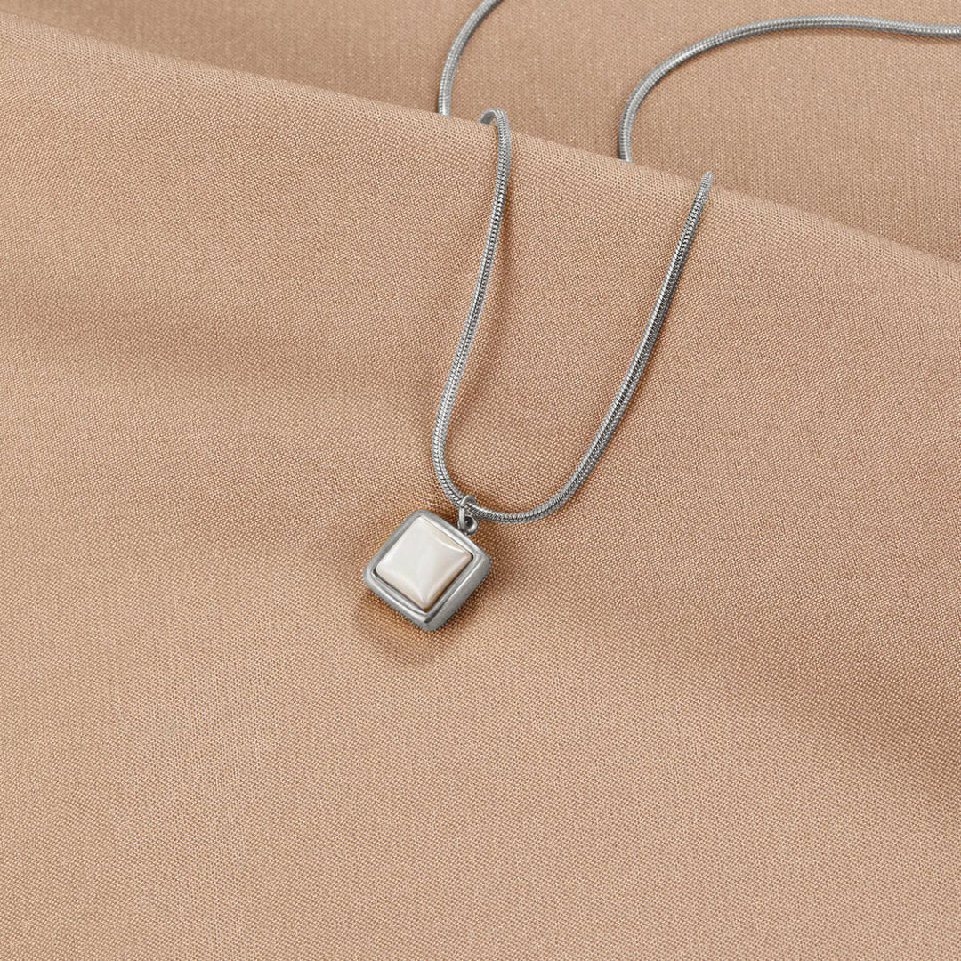 Silver Necklace Laoise with Square Pendant