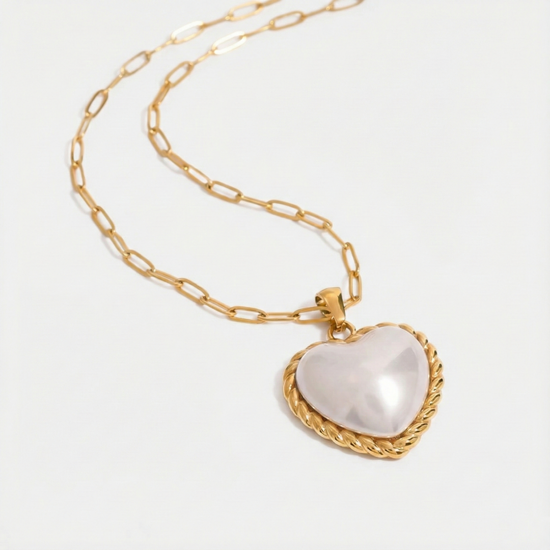 Gold Necklace Órla with Mother-of-Pearl Heart