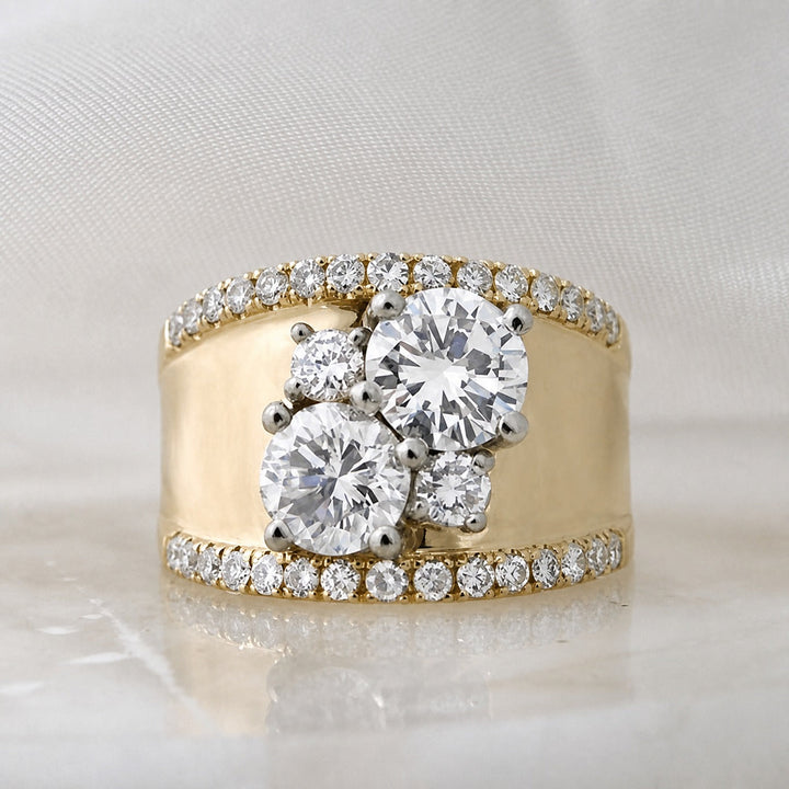 Gold Band Ring Clíona with Zirconia